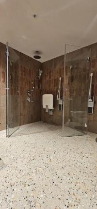  מקלחות - ספא אואזיס במלון נובה 