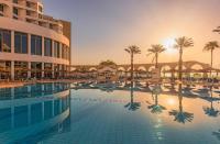 בריכה חיצונית בשקיעה - ספא אנגוי ים המלח 