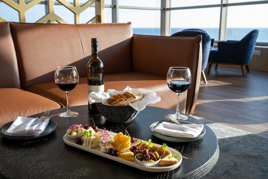 יין עם כיבוד - ספא לאונרדו פלאזה חיפה