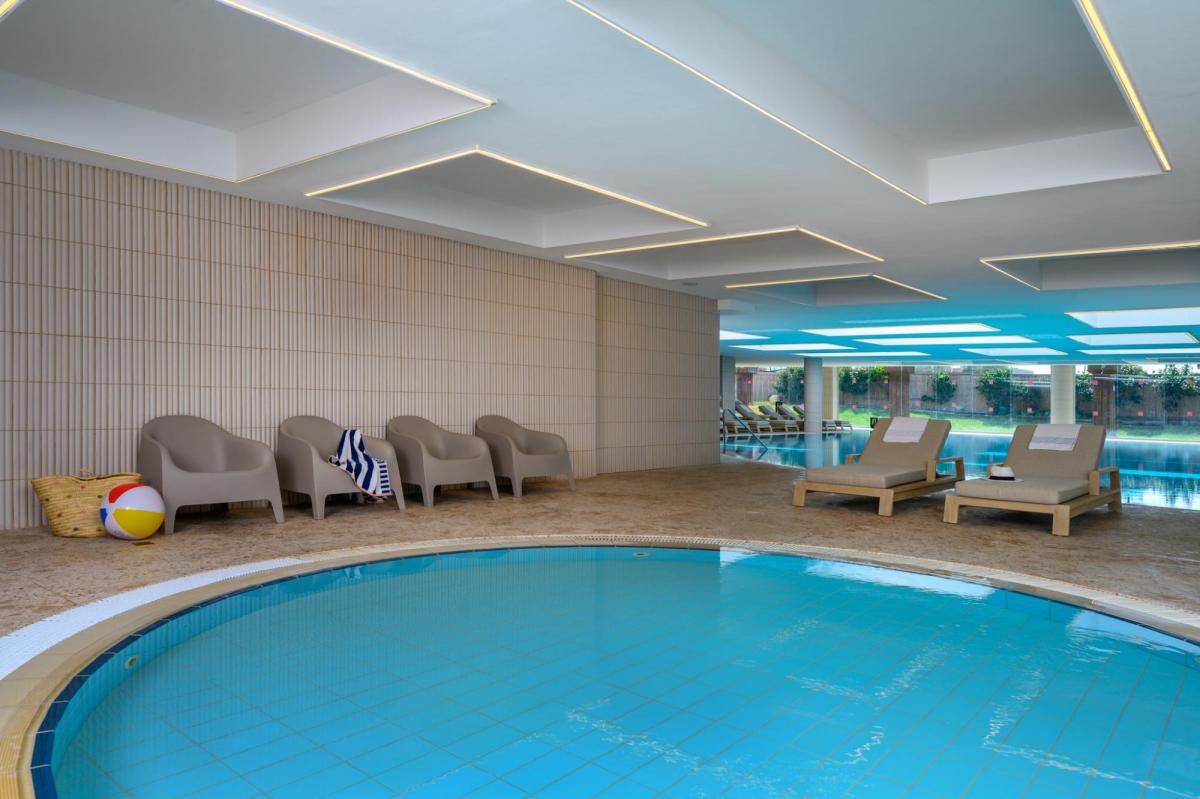   בריכה - ספא לאונרדו פלאזה חיפה 