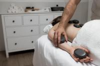  עיסוי אבנים חמות - ספא קראון פלזה חיפה