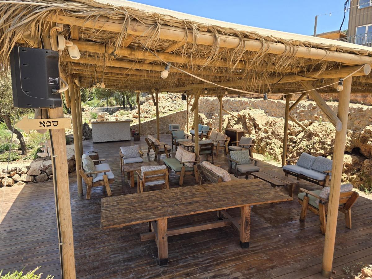  פינת ישיבה חיצוני - ספא פלואו