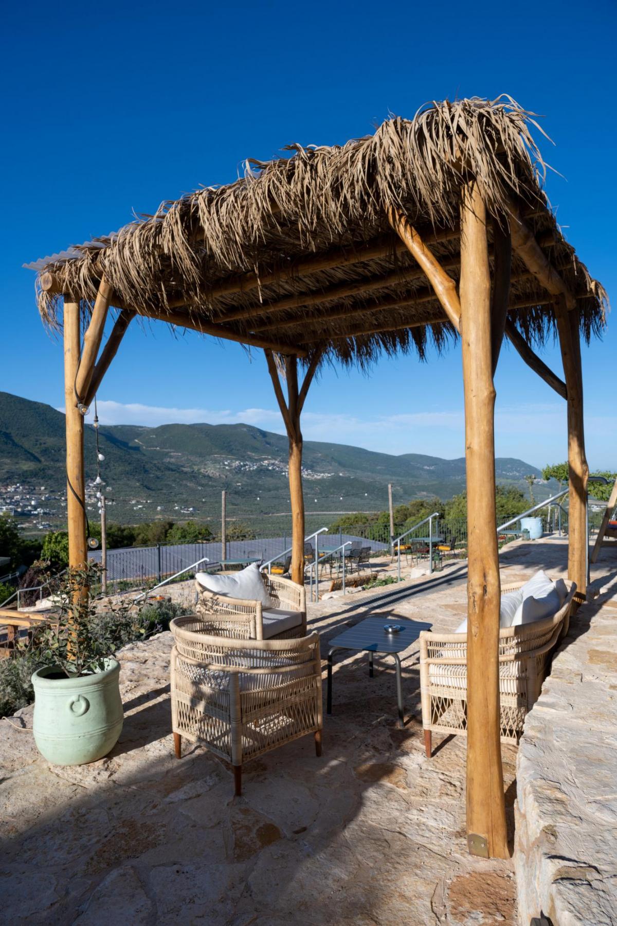 פינת ישיבה חיצוני - ספא פלואו