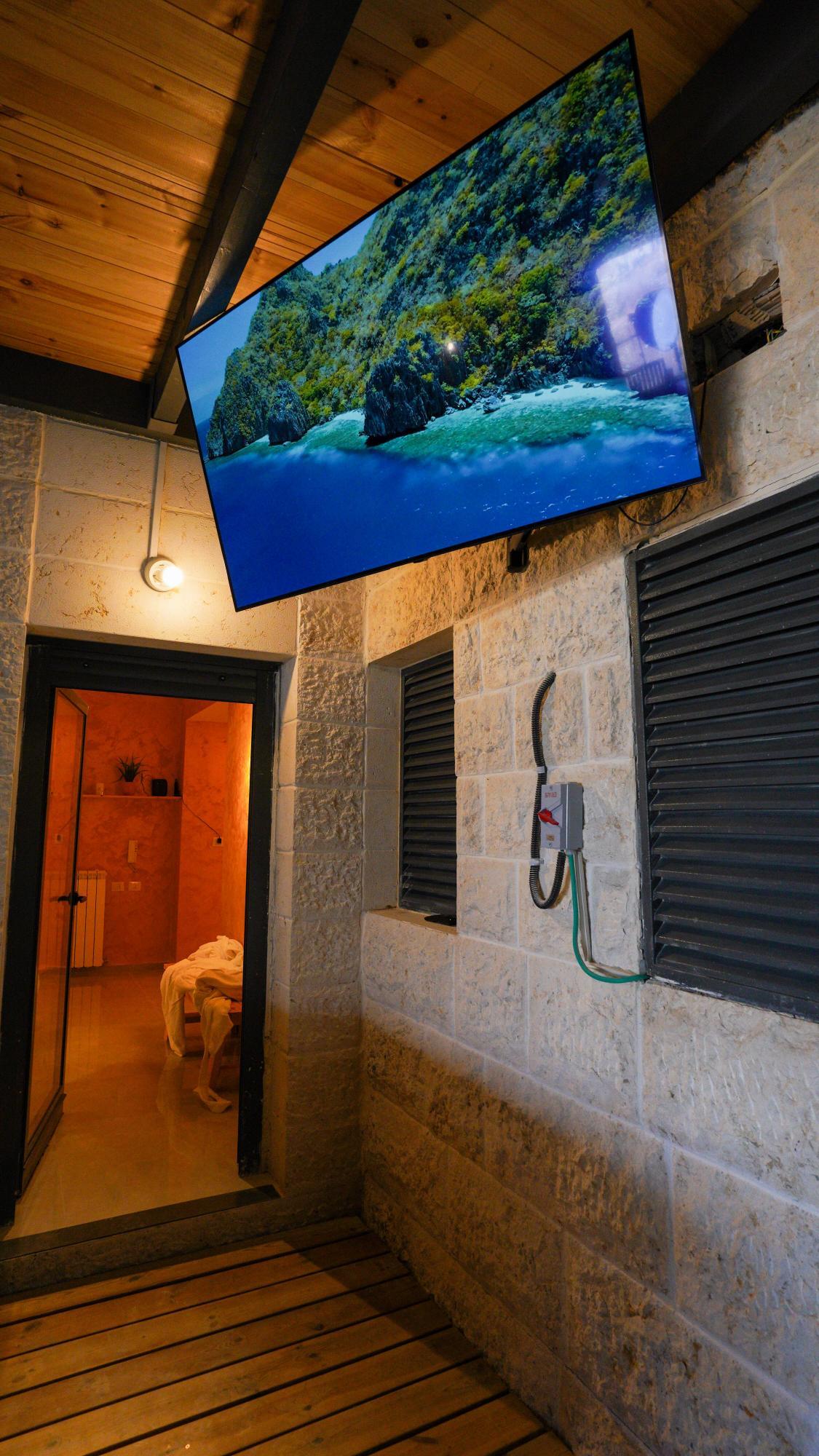  טלוויזה במתחם - ספא גולדן ירושלים