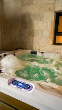   גקוזי - ספא גולדן ירושלים 