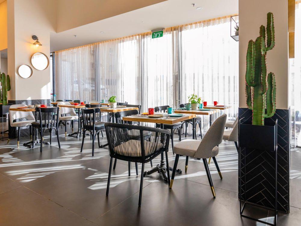  פינות ישיבה - מלון רוקסון בת ים