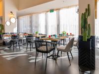  פינות ישיבה - מלון רוקסון בת ים