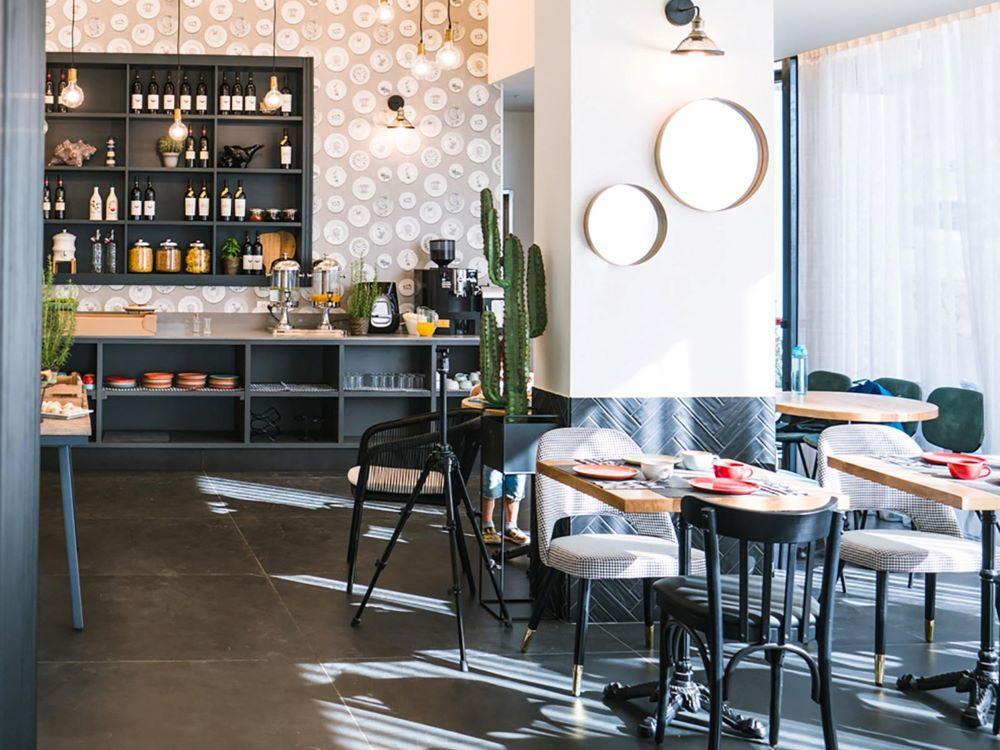    פינות ישיבה - מלון רוקסון בת ים