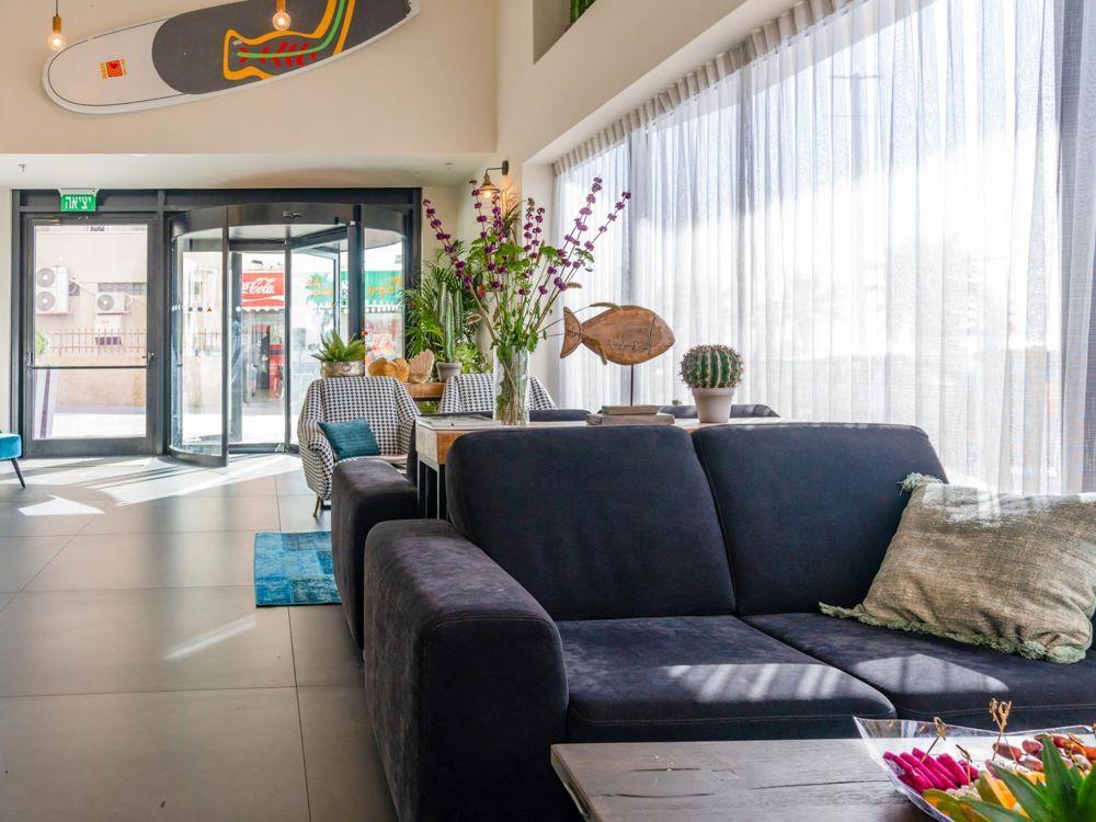     פינות ישיבה - מלון רוקסון בת ים