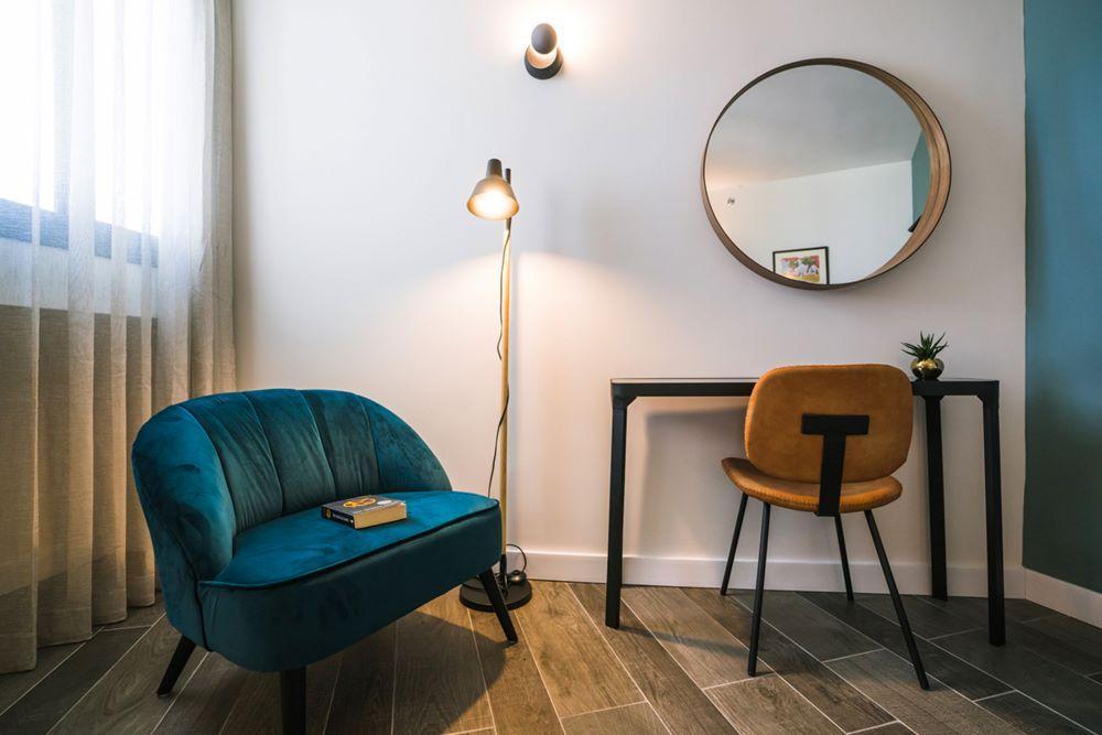  פינת ישבה בחדר - מלון רוקסון בת ים 