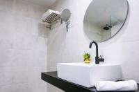  חדר רחצה - מלון רוקסון בת ים 