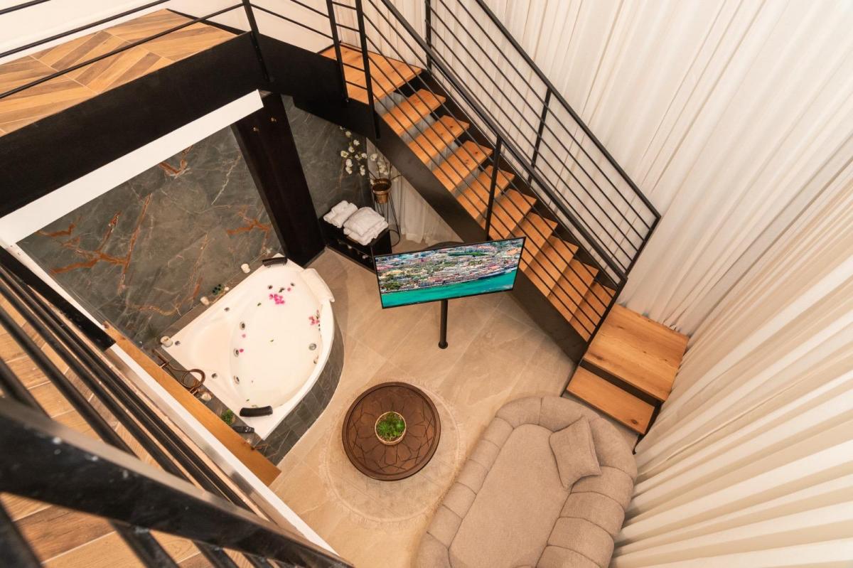 סוויטת דופלקט עם ג'קוזי - ספא במלון ג'אפה פורט 