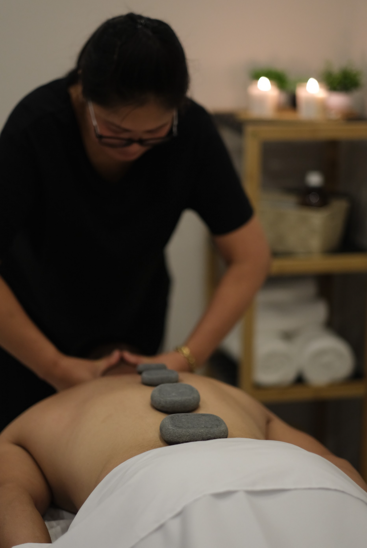  עיסוי אבנים חמות - ספא במלון ג'אפה פורט