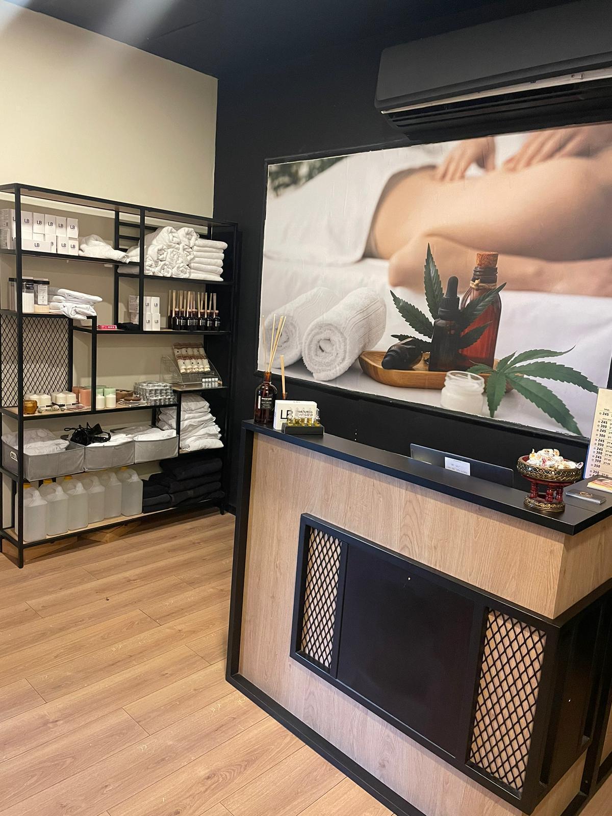  עמדת קבלה -   ספא מיי טאצ