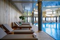 פינות ישיבה מול הבריכה - ספא כנען 