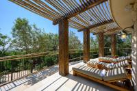  מיטות שיזוף במרפסת - ספא כנען 