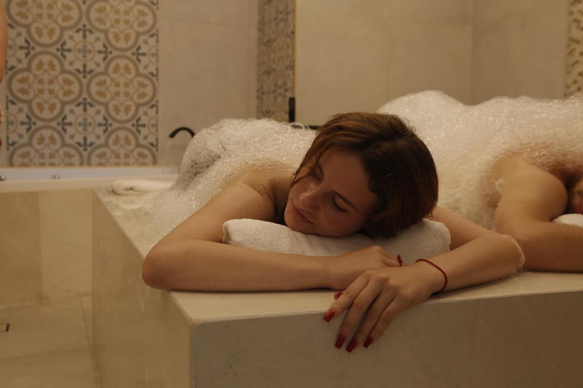  קיצוף גוף בחמאם - ספא מדייקל באר שבע