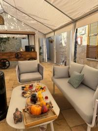  פינת ישיבה - ספא מדיקל סנטר 