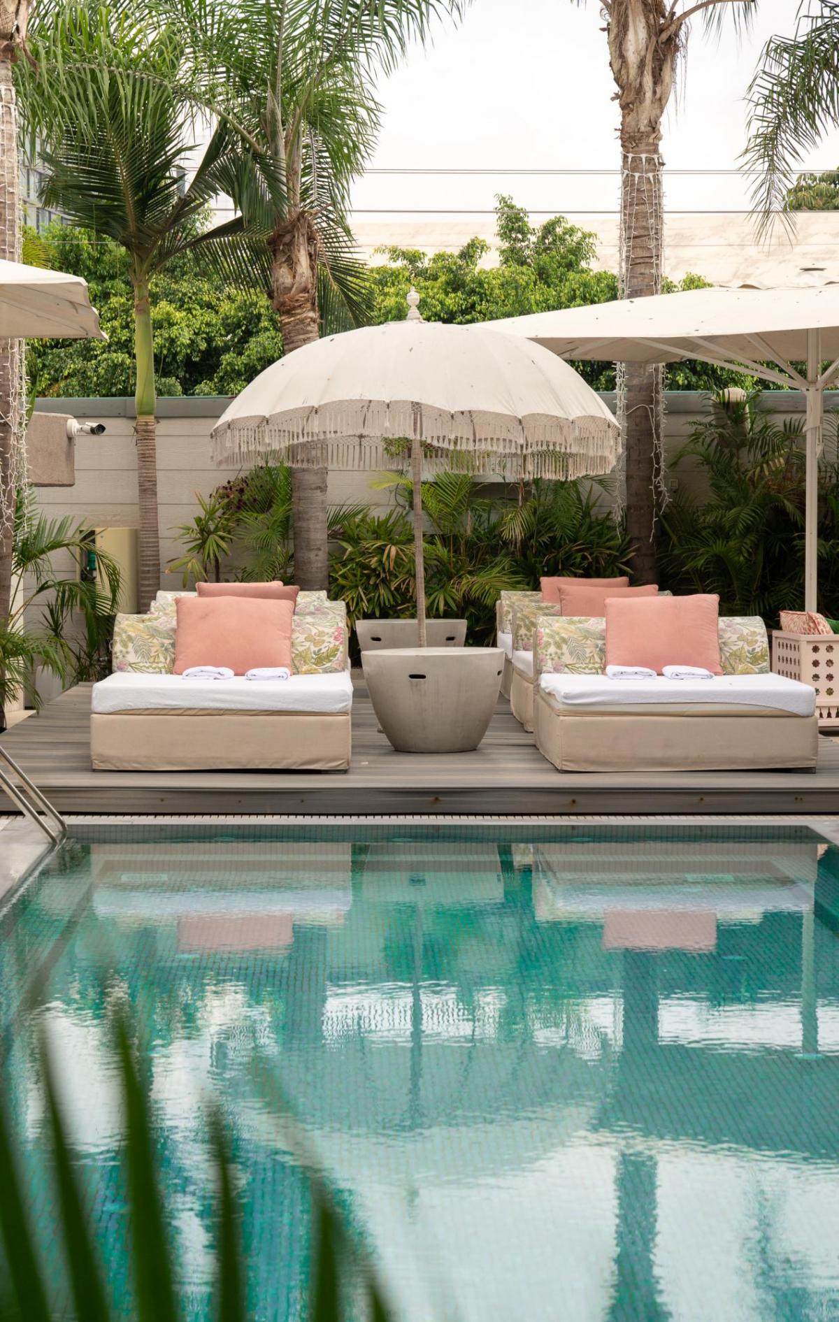   בריכה חיצונית - ספא אחוזת הספא