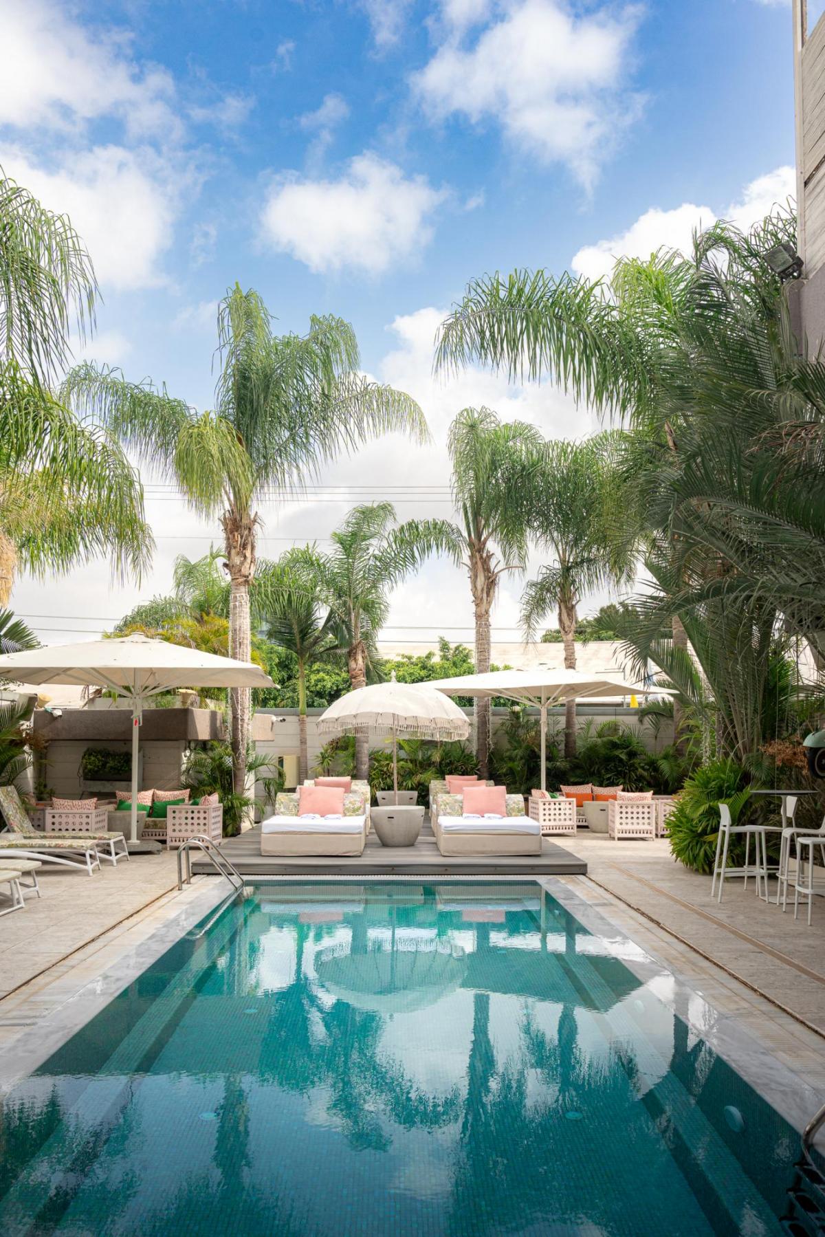   בריכה חיצונית - ספא אחוזת הספא