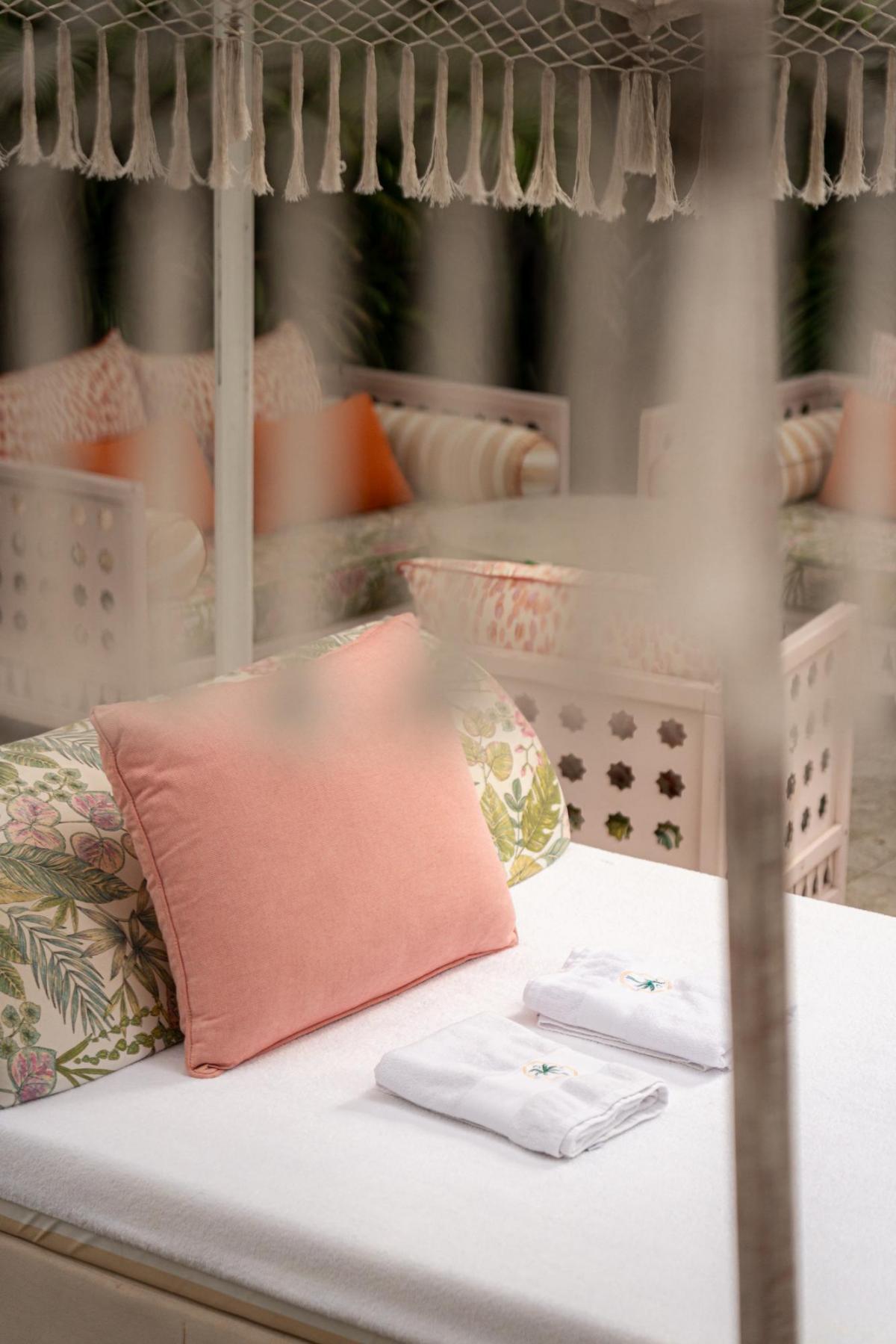   פינות ישיבה חיצוניות - אחוזת הספא