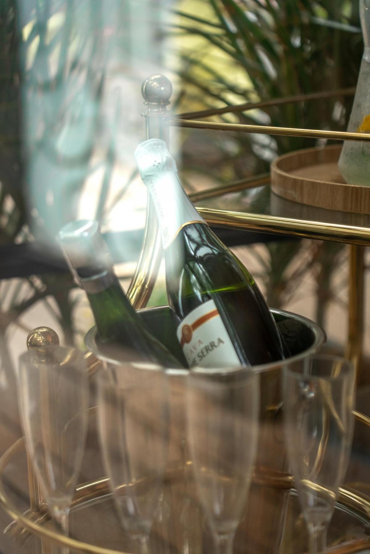   בקבוק שמפנייה - ספא אחוזת הספא