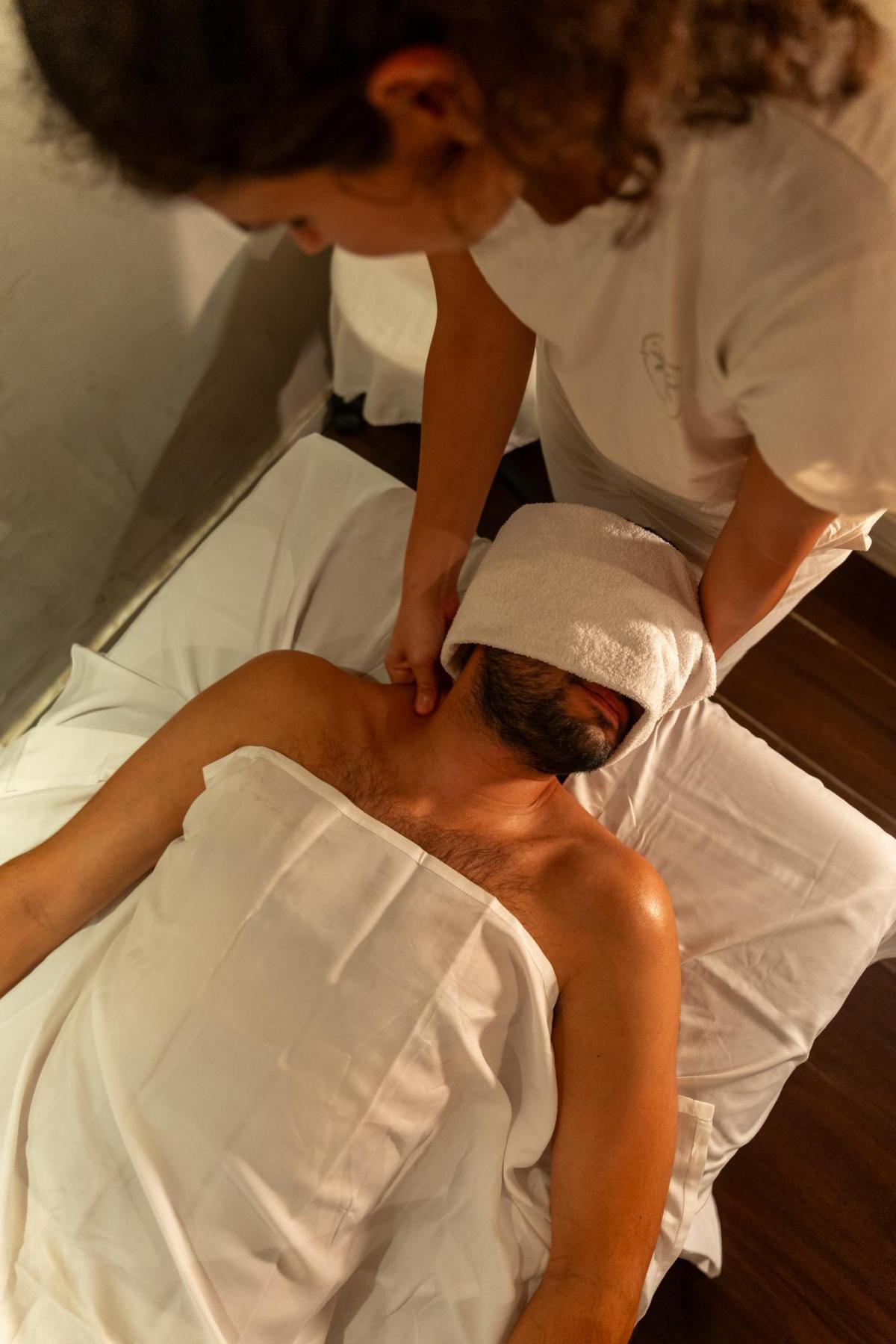  עיסוי - ספא אחוזת הספא