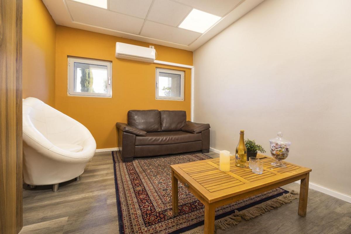    פינות ישיבה - ספא דניאל 