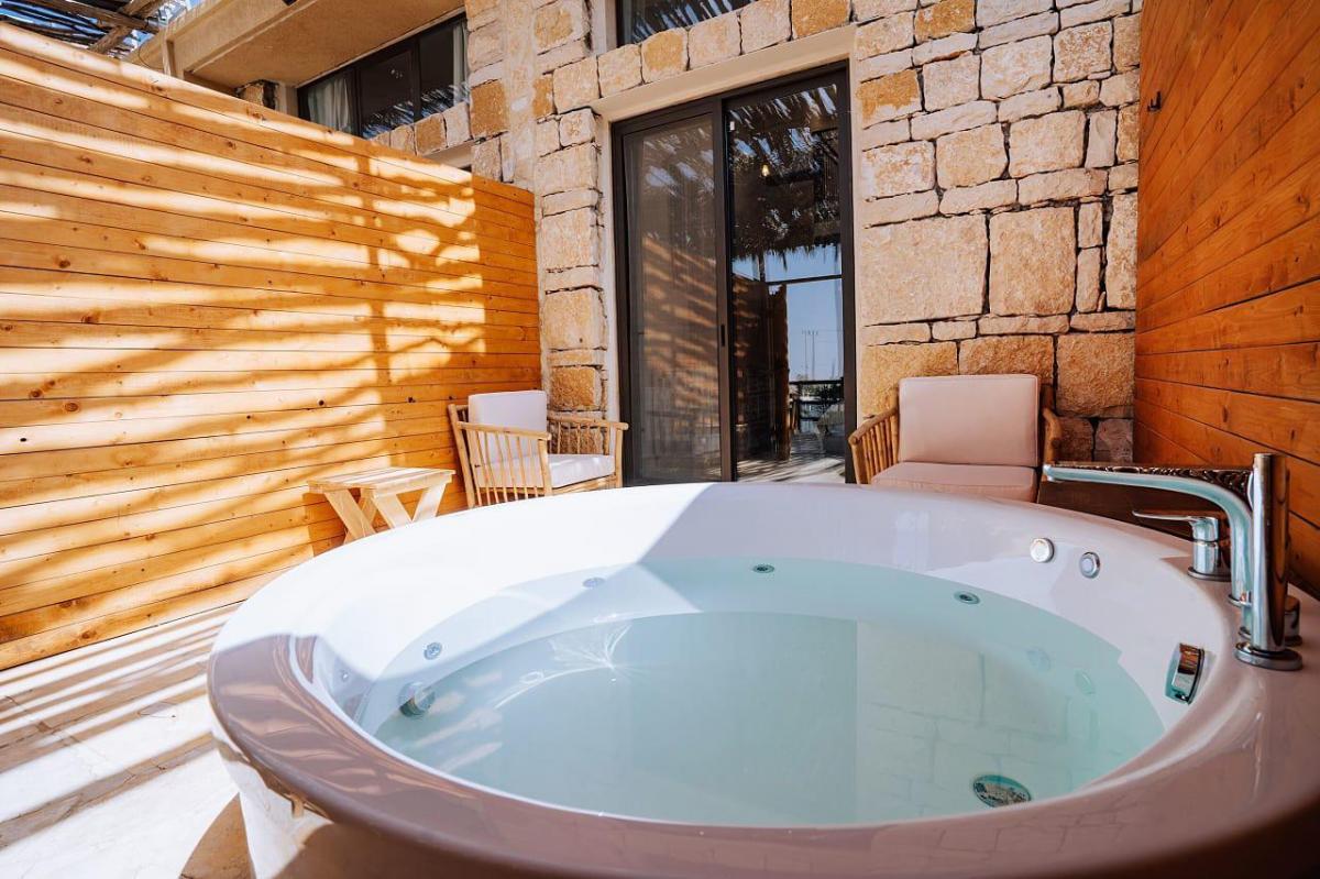  ג'קוזי - ספא במלון סבן רמון