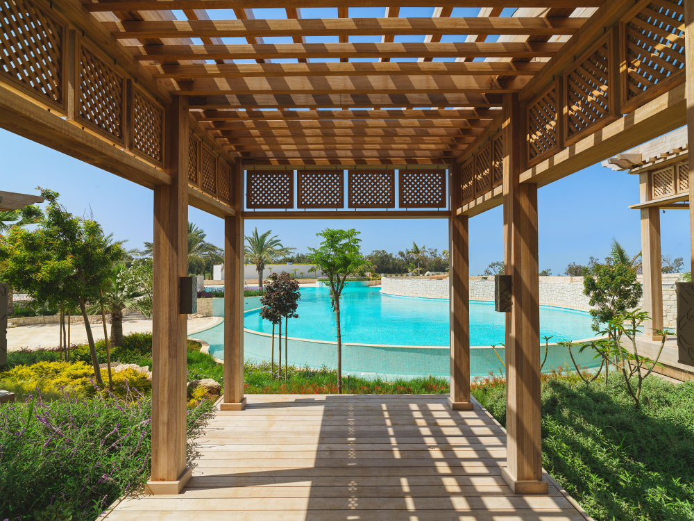  חצר המלון עם בריכה חיצונית - City of Dreams Mediterranean