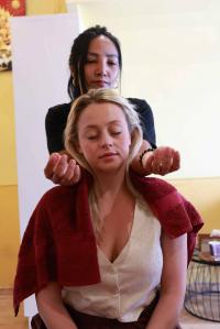  עיסוי ראש כתפיים וצאוור - ספא סאן תאי