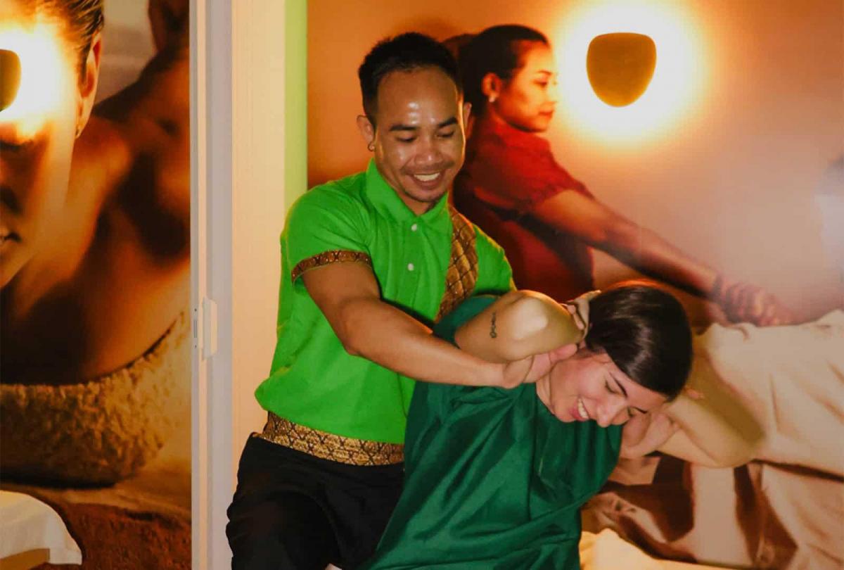   עיסוי תאילנדי - ספא כרמל תאי