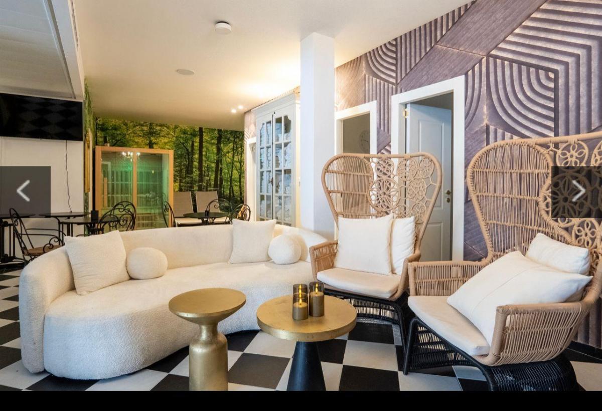    פינות ישיבה במתחם - ספא דימונדס כפר שמריהו