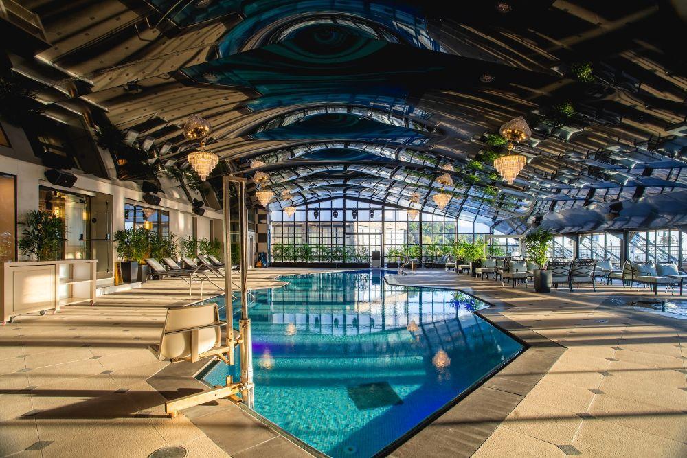  בריכה פנימית - מלון ג'ייקוב נווה אטיב