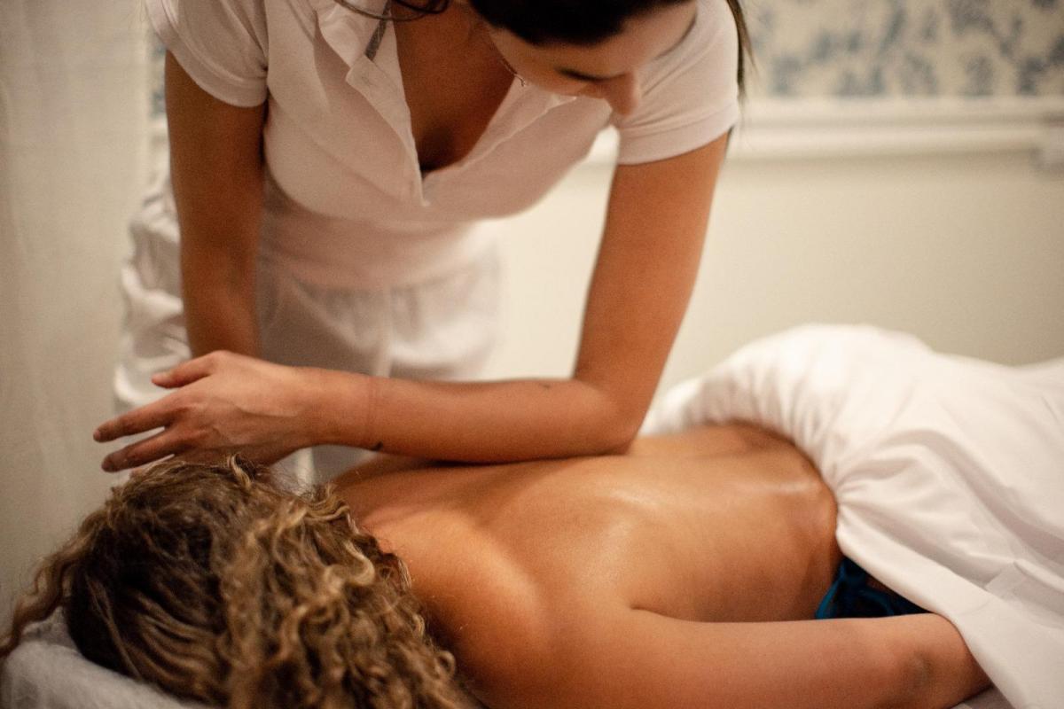   עיסוי שוודי - ספא במלון בריאה