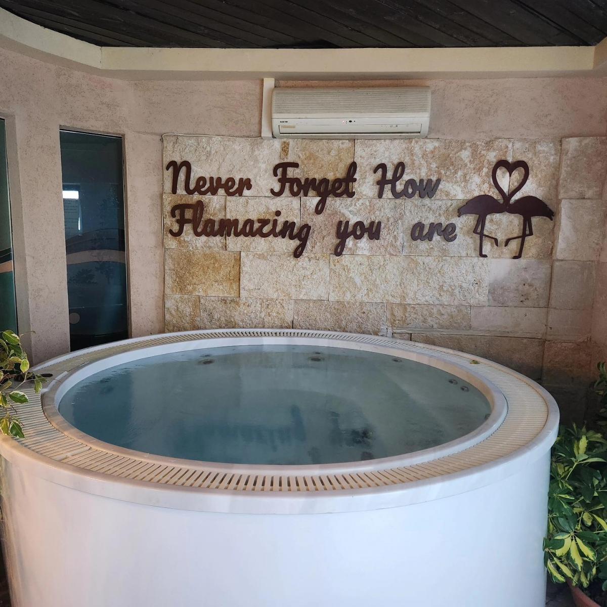  ג'קוזי - ספא פלמינגו 