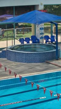  ג'קוזי ובריכה חיצונית - המרחב הפנימים 