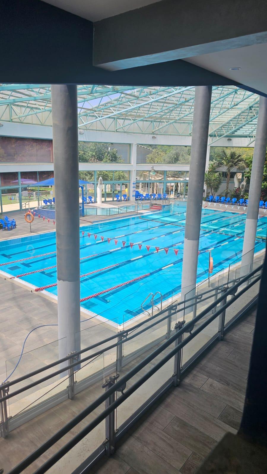 בריכה חיצונית - המרחב הפנימים 