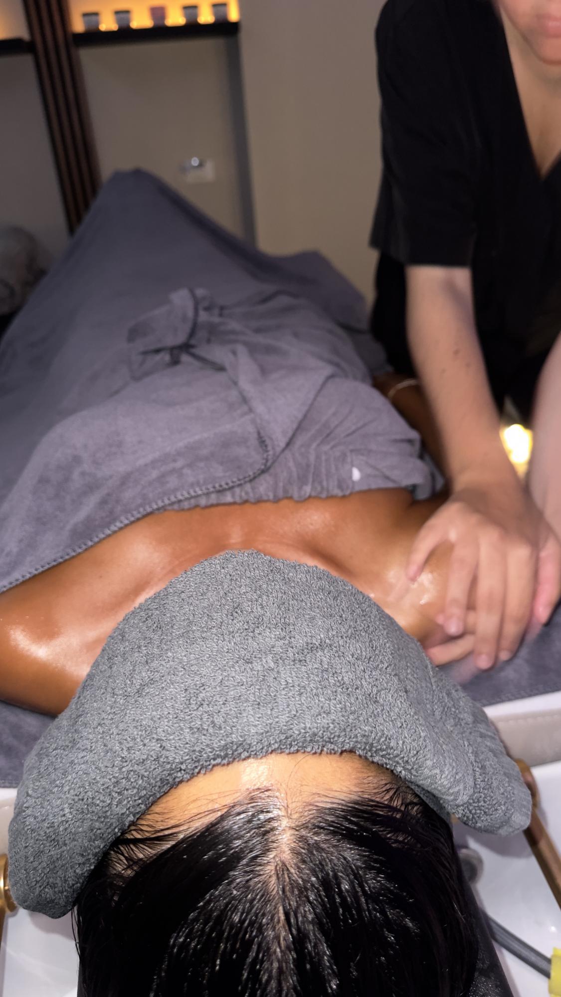  עיסוי שכמות - בל ספא ראש בנתניה