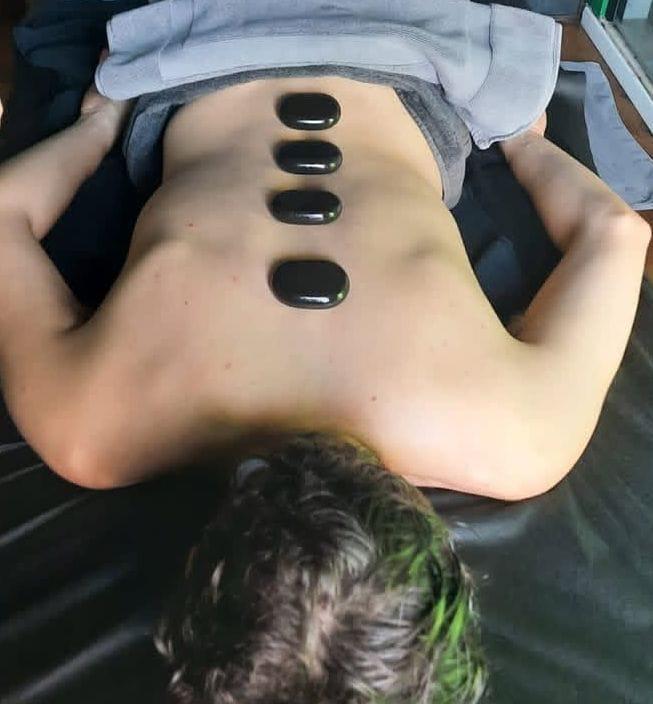 עיסוי אבנים חמות - יאנה קלינק ספא בראשון לציון