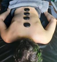 עיסוי אבנים חמות - יאנה קלינק ספא בראשון לציון