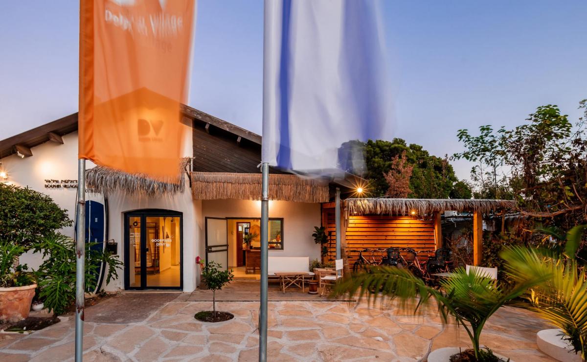  חזית הספא - דולפין וילג' בשבי ציון