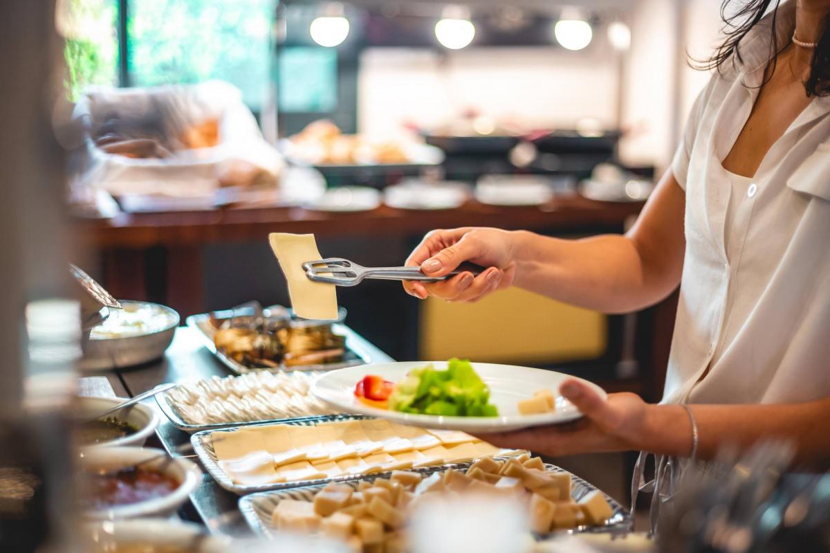   ארוחת בוקר - דולפין וילג' בשבי ציון