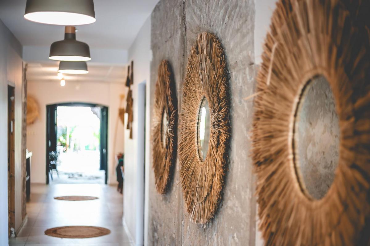   מסדרון במלון - דולפין וילג' בשבי ציון