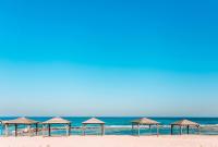  חוף הים - דולפין וילג' בשבי ציון