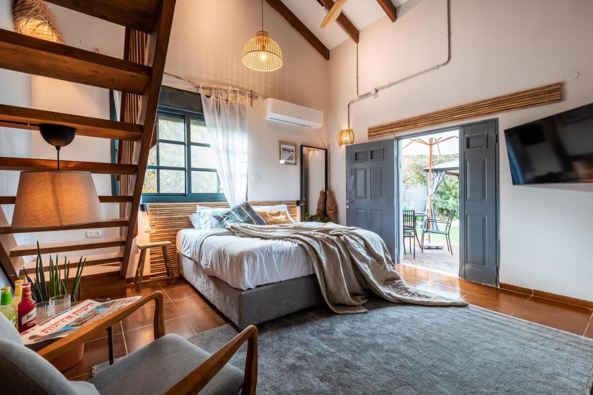   חדר לינה - דולפין וילג' בשבי ציון