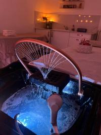   מיטת טיפולים - ספא קסם האביב