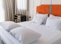   חדר שינה זוגי - מלון סבן סיז 