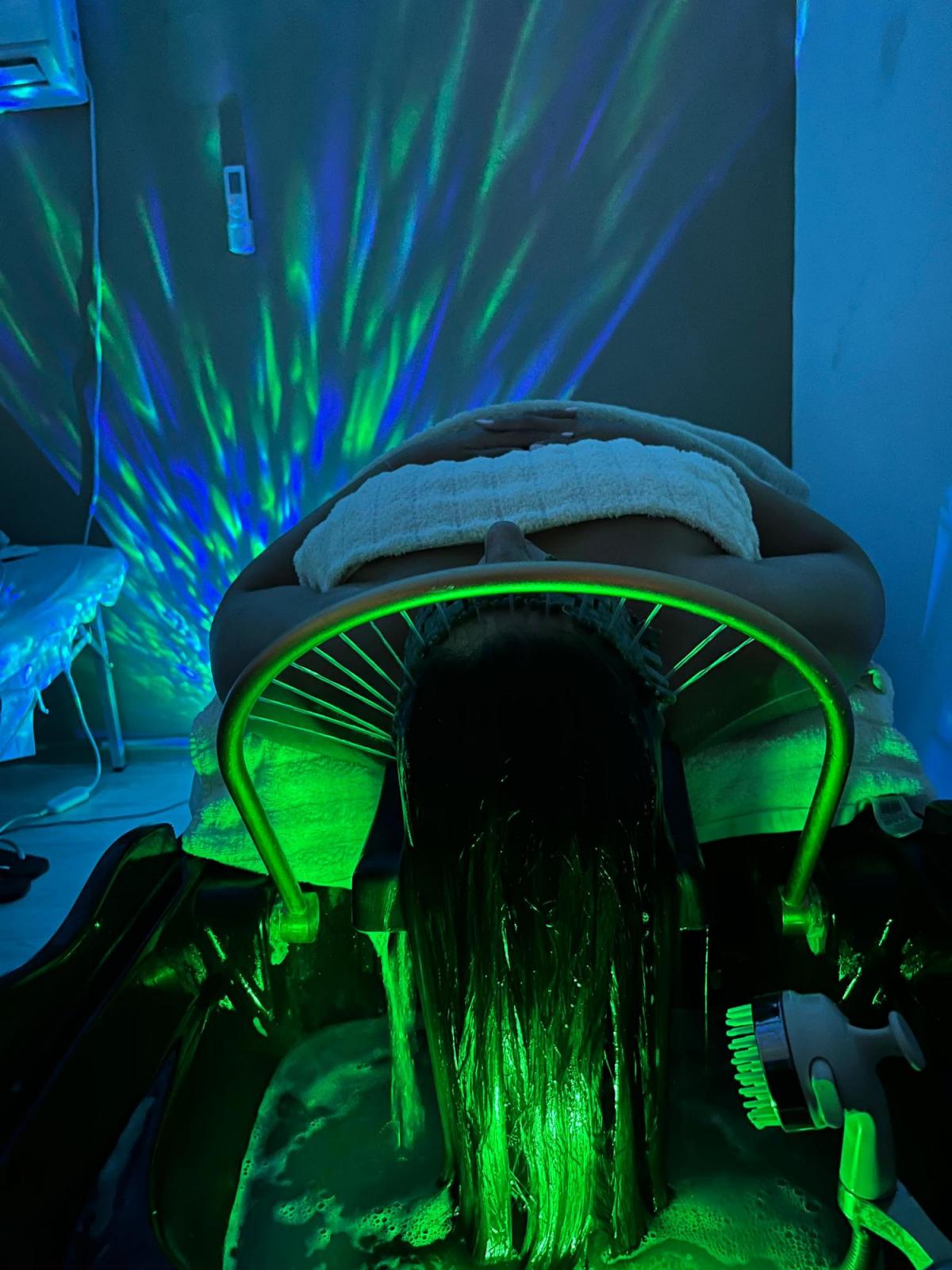   עיסוי ראש וקרקפרת ליחיד - ספא קסם האביב 