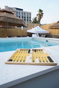  בריכה חיצונית - ספא פרינס